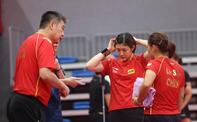 足球-国乒热身女一团不敌二团 单双打均有失利暴露问题